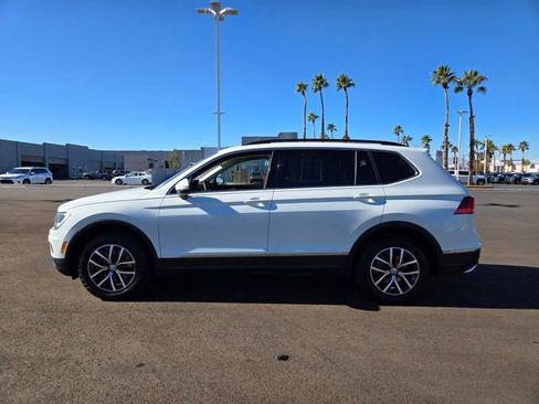 Used 2020 Volkswagen Tiguan SE w/ Panoramic Sunroof Package image 7