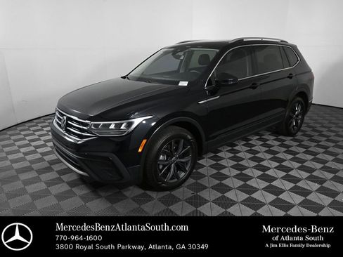 Used 2023 Volkswagen Tiguan SE image 1