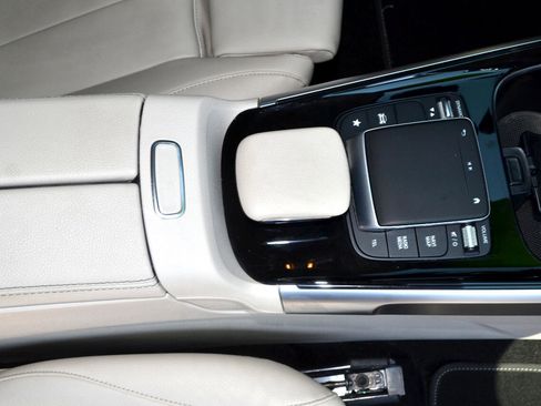 Used 2023 Mercedes-Benz GLB 250 image 28