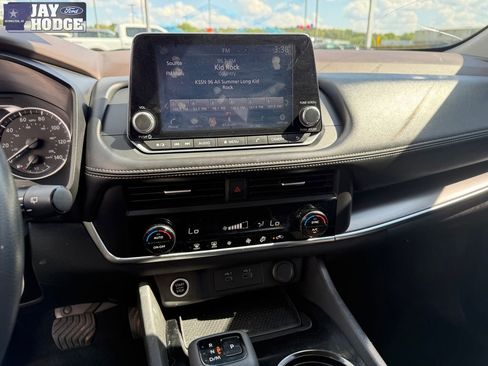 Used 2023 Nissan Rogue SV image 21