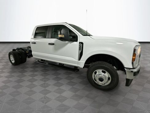New 2026 Ford F350 XL w/ XL Chrome Package AWD/4WD image 4