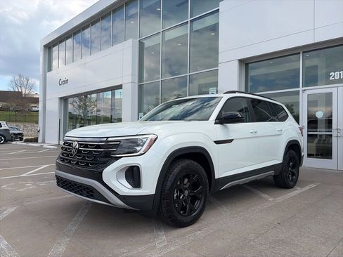 New 2026 Volkswagen Atlas Peak Edition AWD/4WD image 3