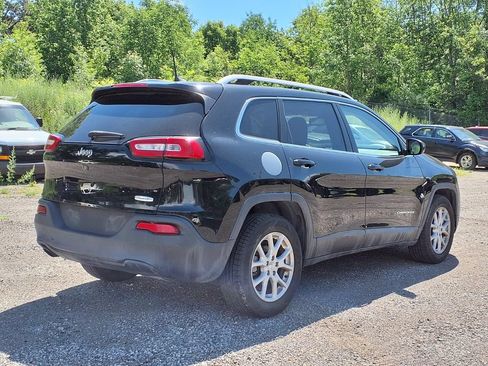 Used 2018 Jeep Cherokee Latitude FWD image 4