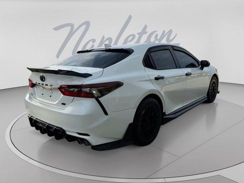 Used 2023 Toyota Camry SE FWD image 9