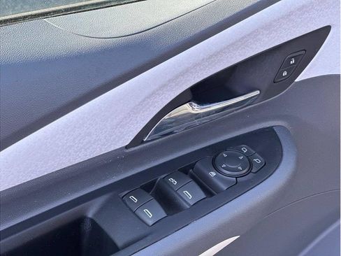 Used 2019 Chevrolet Bolt Premier w/ Infotainment Package image 17