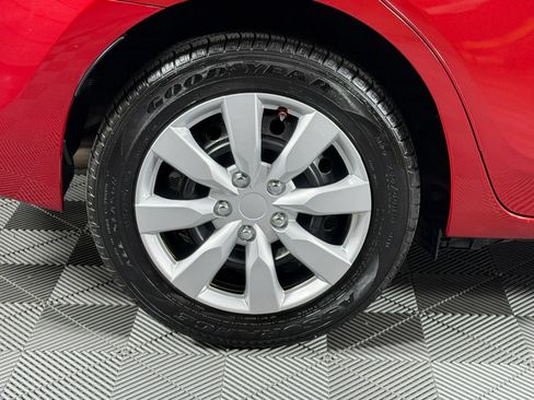 Used 2019 Toyota Corolla LE w/ Carpet Mat Package (TMS) FWD image 14