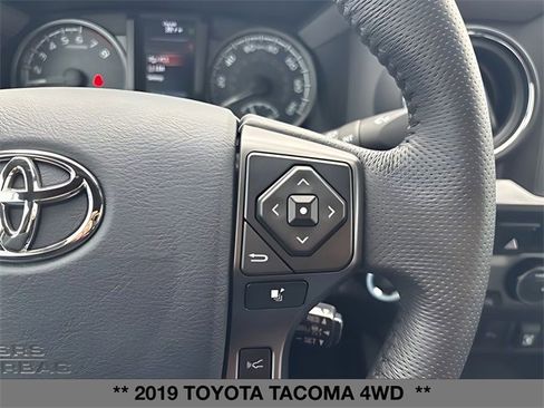 Used 2019 Toyota Tacoma TRD Off-Road image 19