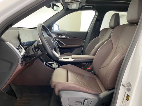 Used 2025 BMW X1 xDrive28i w/ Premium Package image 4