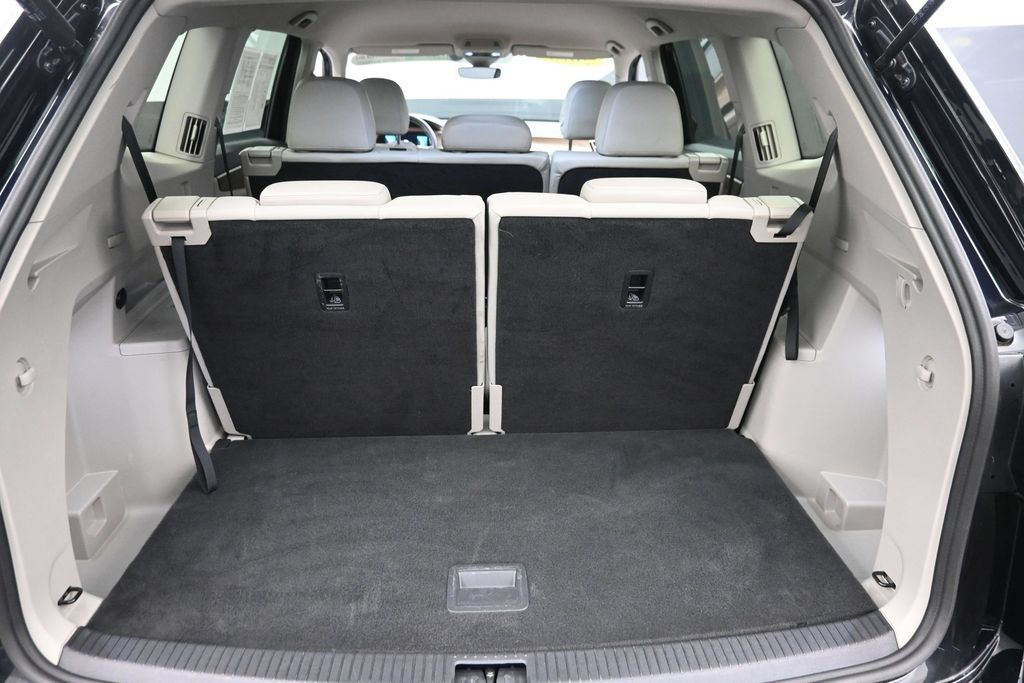 Used 2025 Volkswagen Atlas SE AWD/4WD image 12