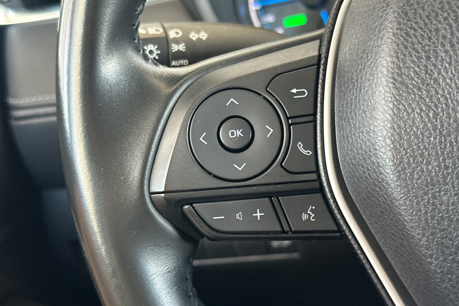 Certified 2024 Toyota Venza LE AWD/4WD image 28