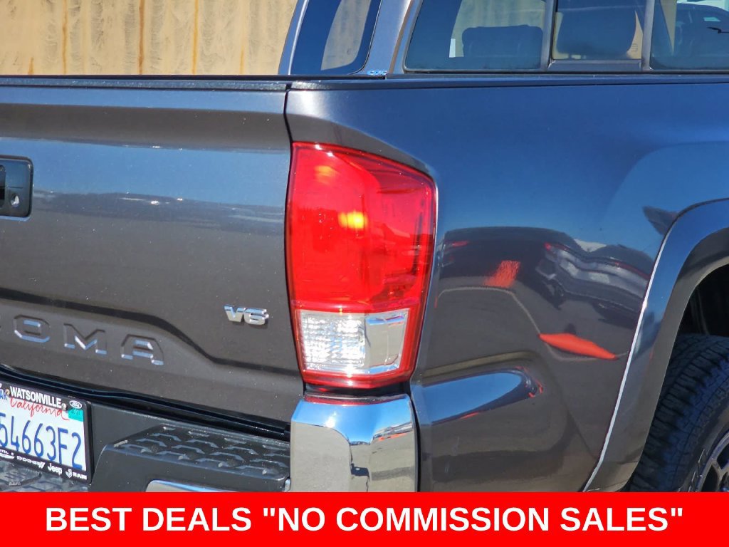 Used 2017 Toyota Tacoma SR5 w/ Tow Package RWD image 38