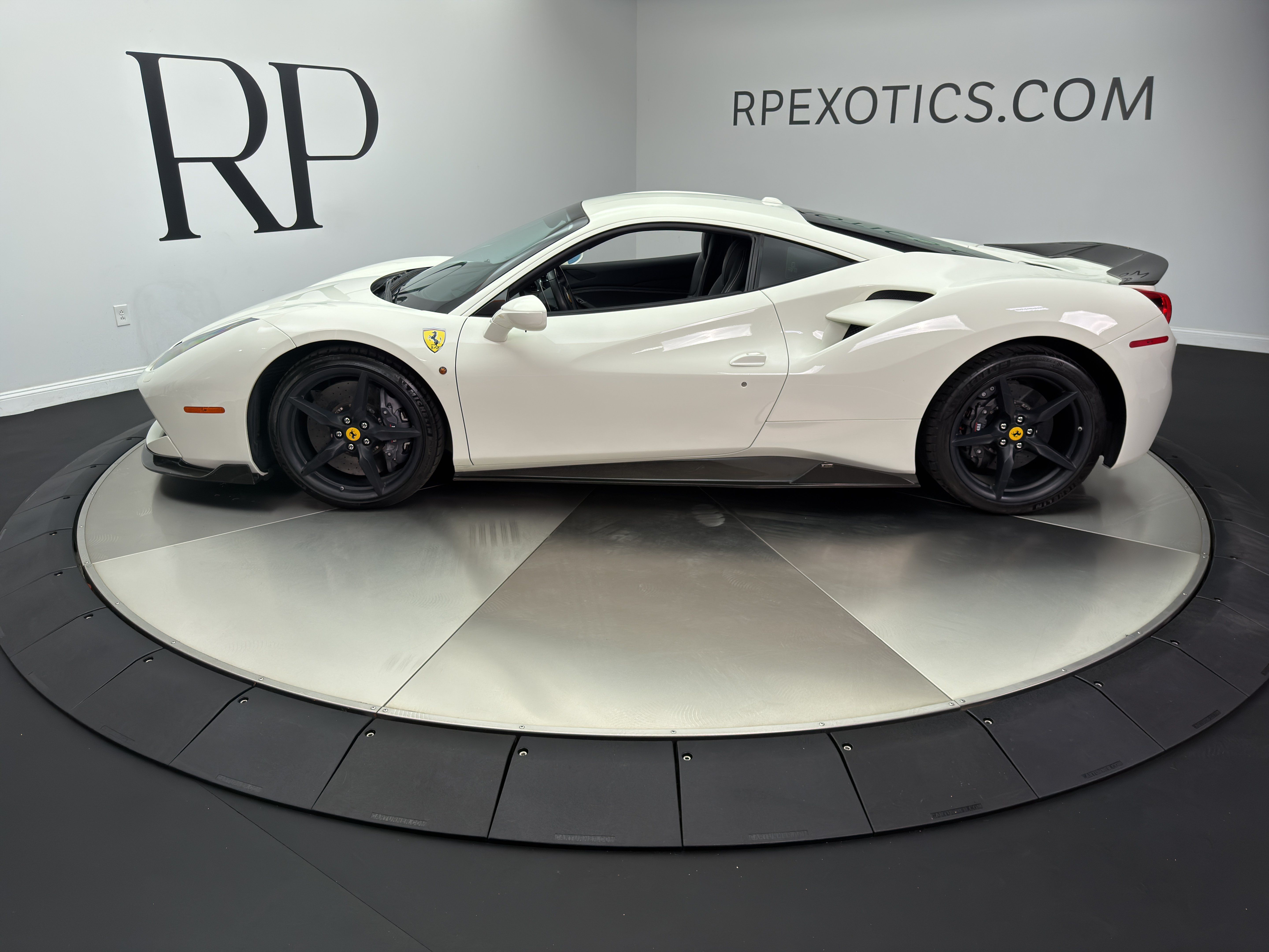 Used 2019 Ferrari 488 GTB RWD image 4