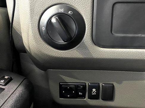 Used 2019 Nissan NV 3500 SL w/ Navigation Package image 13