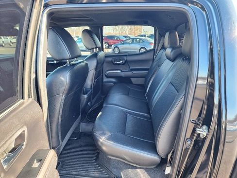 Used 2019 Toyota Tacoma Limited image 22