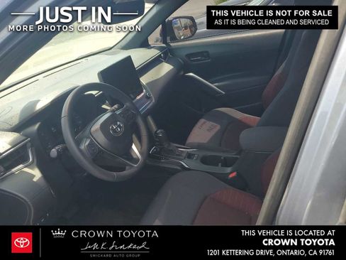 Used 2024 Toyota Corolla Cross AWD Hybrid w/ Moonroof Package image 4