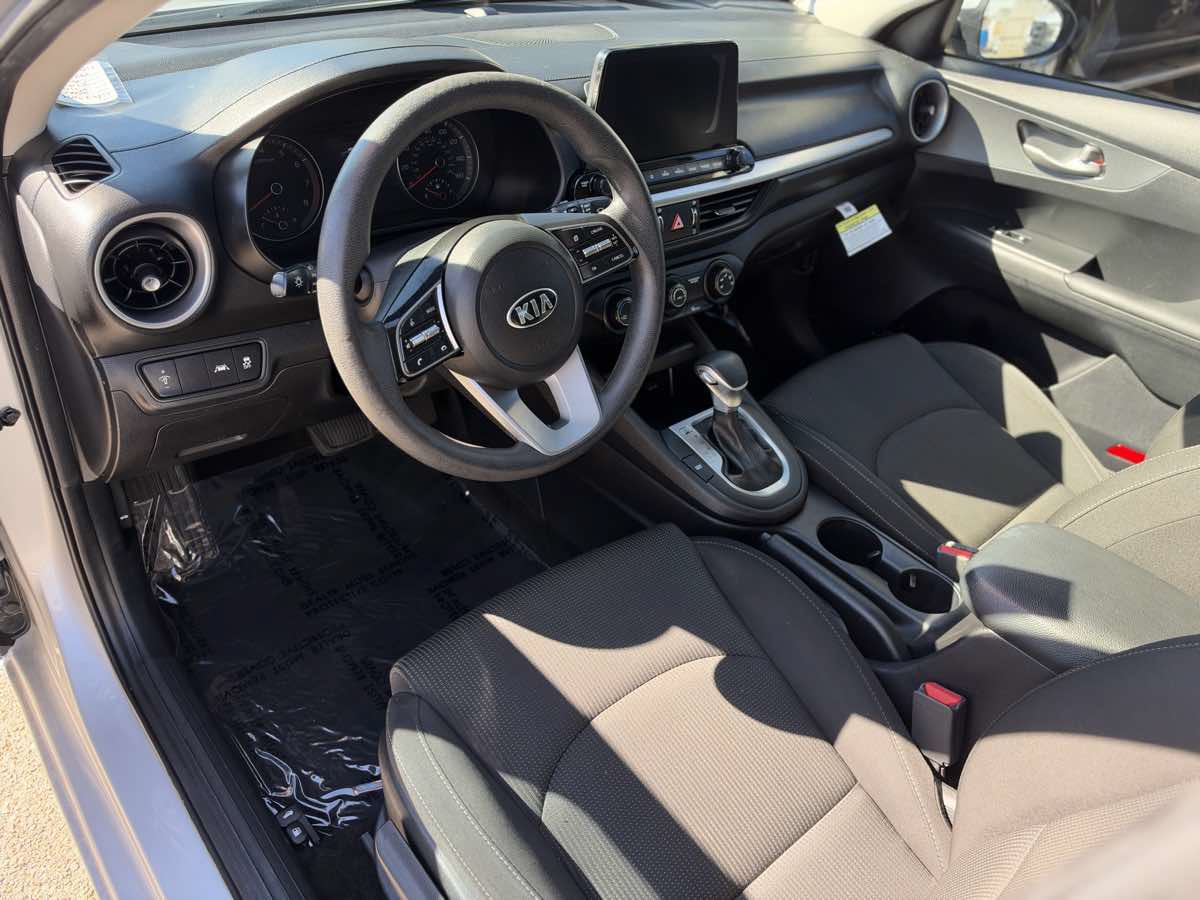 Used 2020 Kia Forte LXS FWD image 9