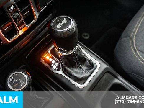 Used 2025 Jeep Wrangler Unlimited Sahara AWD/4WD image 41