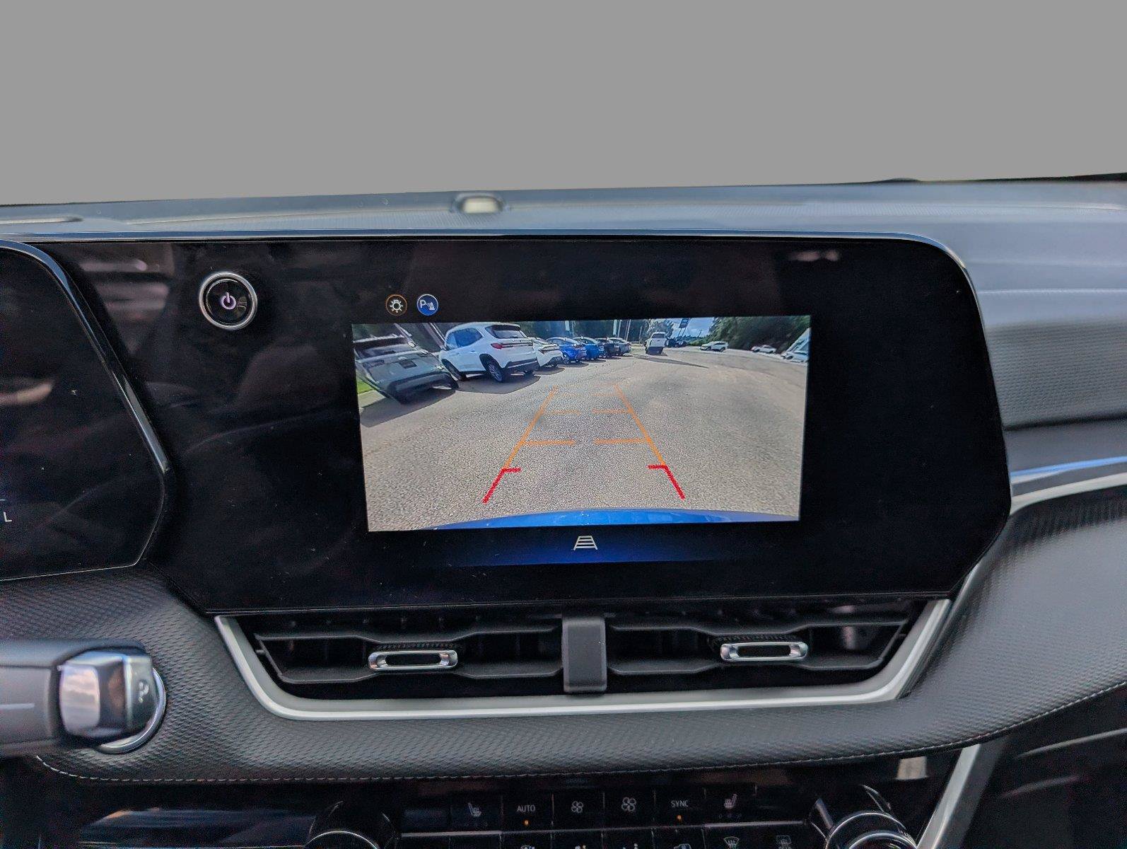 Used 2026 Chevrolet Equinox LT w/ Convenience Package II FWD image 24