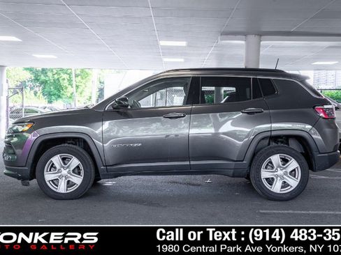 Used 2022 Jeep Compass Latitude AWD/4WD image 11