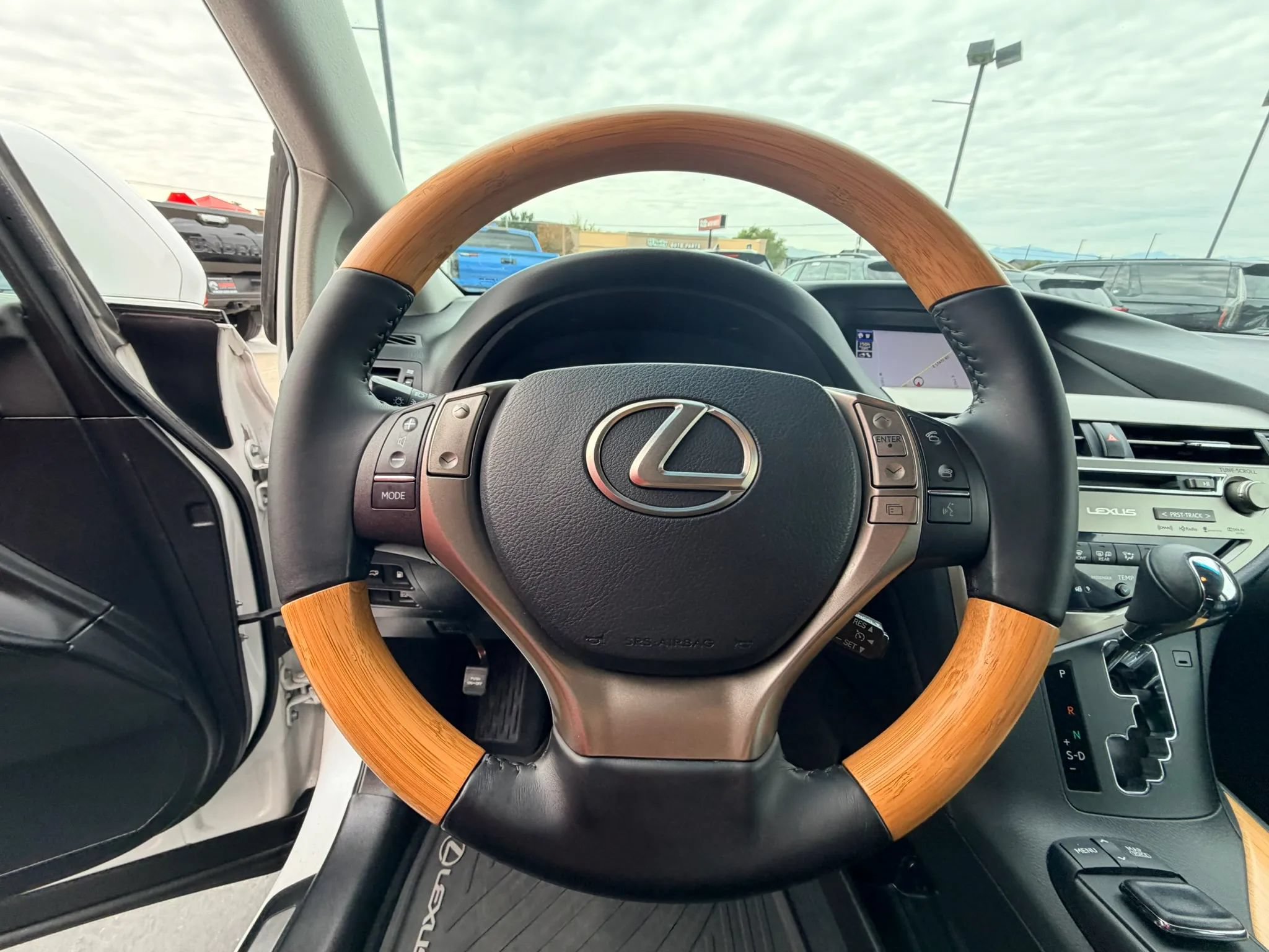 Used 2015 Lexus RX 450h AWD image 11