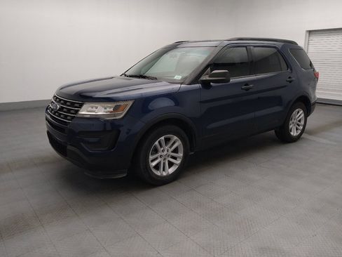 Used 2017 Ford Explorer FWD image 2