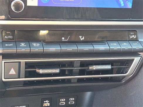 Used 2025 Toyota Camry LE image 22