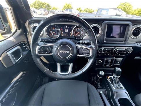 Used 2019 Jeep Wrangler Unlimited Sahara AWD/4WD image 5