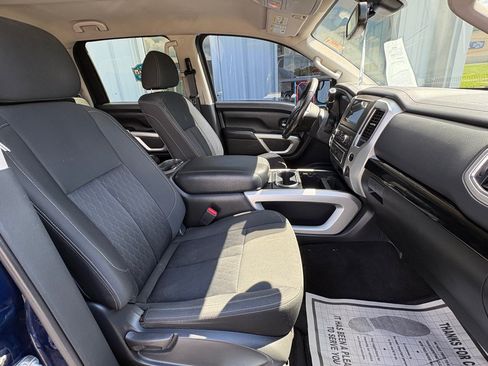 Used 2018 Nissan Titan SV w/ SV Convenience Package RWD image 18