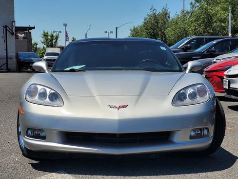 Used 2005 Chevrolet Corvette Coupe w/ Preferred Equipment Group RWD image 3