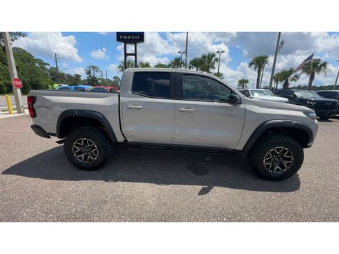 Used 2026 Chevrolet Colorado ZR2 w/ Technology Package AWD/4WD image 9