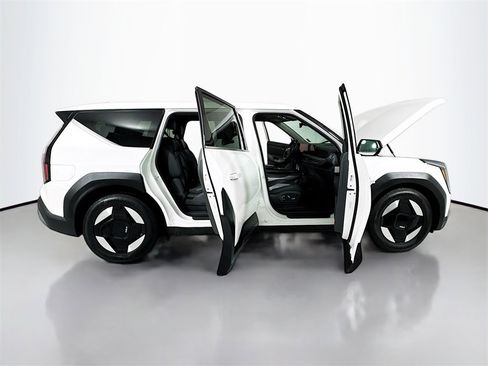 Used 2024 Kia EV9 Light Long Range image 30