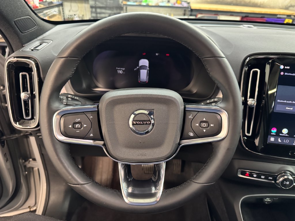Used 2024 Volvo XC40 B5 Core AWD/4WD image 19