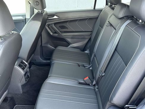 Used 2023 Volkswagen Tiguan SE image 14