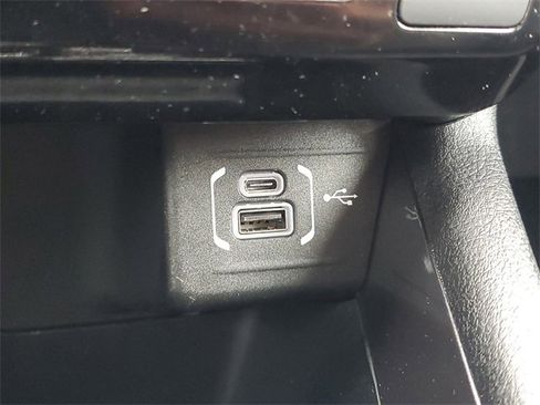 Used 2023 Jeep Compass Latitude image 29