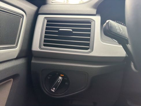 Used 2021 Volkswagen Atlas Cross Sport SE w/ Panoramic Sunroof Package image 17