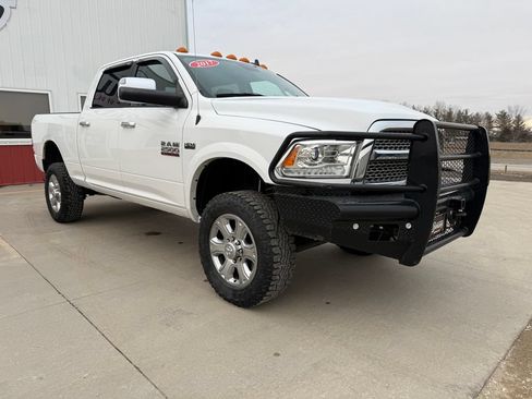 Used 2017 RAM 2500 Laramie AWD/4WD image 3