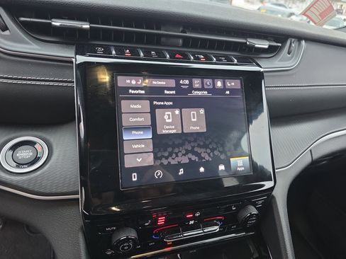 Used 2023 Jeep Grand Cherokee L Laredo image 29