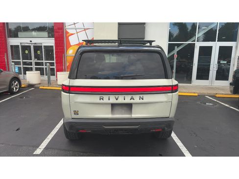 Used 2025 Rivian R1S Premium Dual AWD/4WD image 4