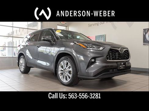 Used 2024 Toyota Highlander Limited AWD/4WD image 1