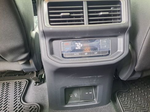 Used 2025 Volkswagen Atlas SE image 12