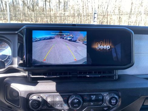 Used 2024 Jeep Wrangler Willys image 16