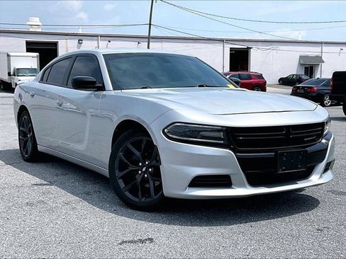 Used 2019 Dodge Charger SXT w/ Blacktop Package RWD image 1