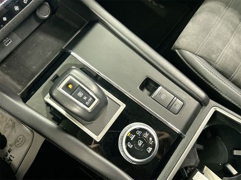 Used 2023 Mitsubishi Outlander SE image 18