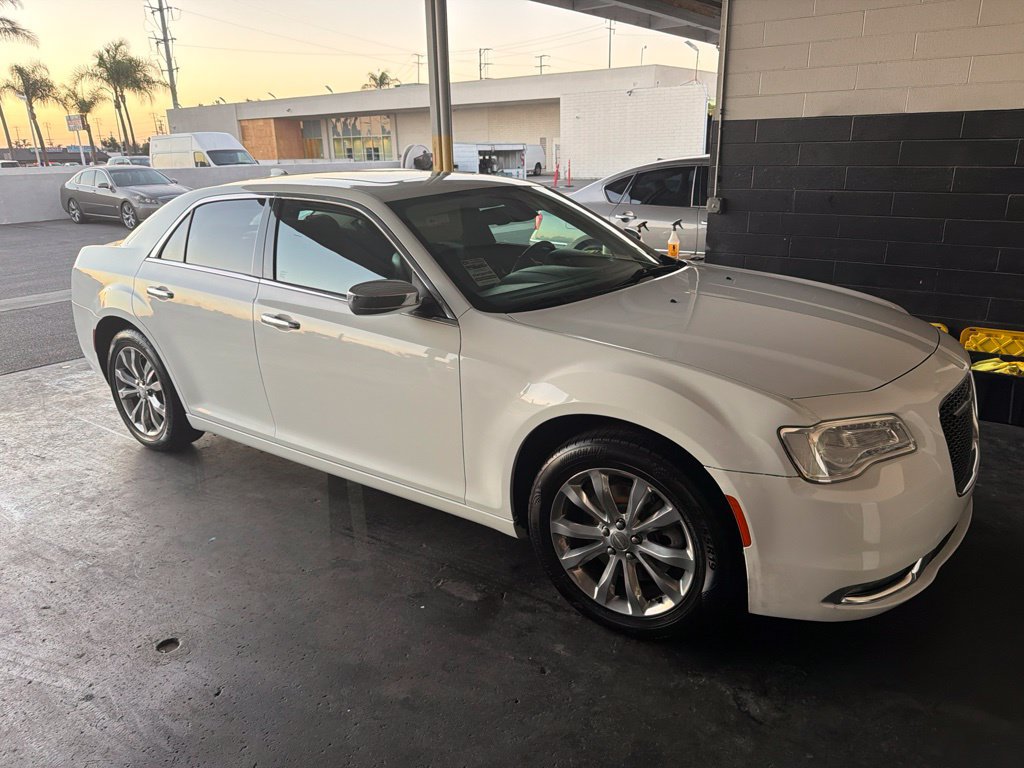 Used 2018 Chrysler 300 Limited AWD/4WD image 1