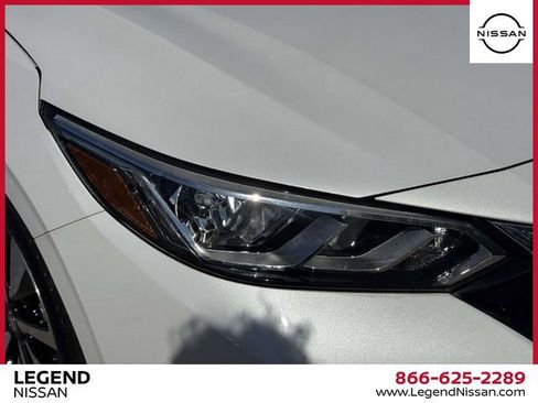 Used 2023 Nissan Sentra SV w/ SV Premium Package FWD image 9