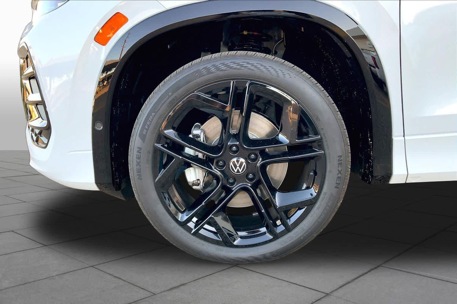 New 2027 Volkswagen Tiguan SE R-Line AWD/4WD image 12