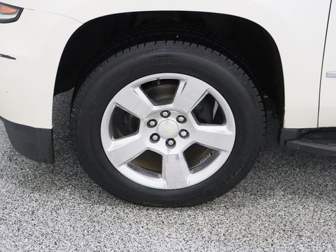 Used 2015 Chevrolet Suburban LT RWD image 11