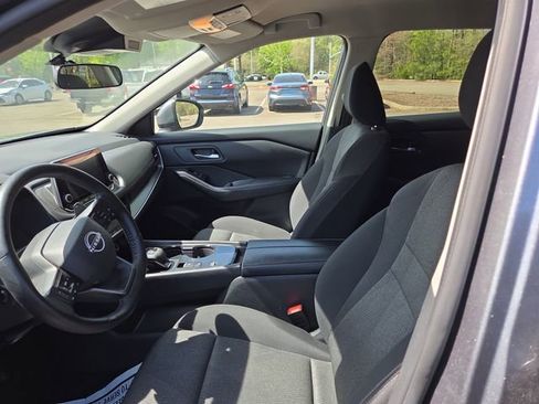 Used 2025 Nissan Rogue SV image 10