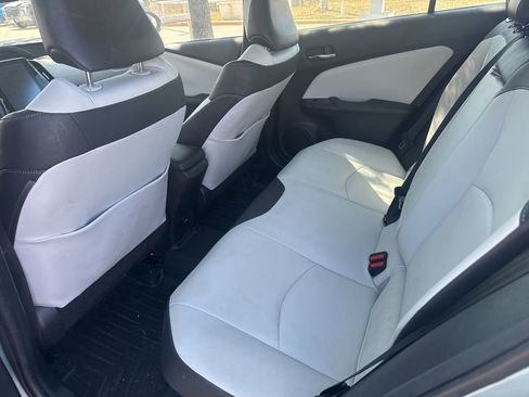 Used 2018 Toyota Prius Four w/ Advanced Technology Package image 43