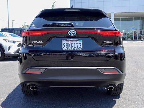 Certified 2022 Toyota Venza LE AWD/4WD image 6
